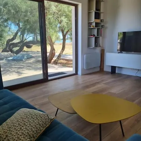 Mas Au Bord De L'etang